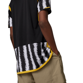Camisa Juventus Home 23/24 - Branca e Preta